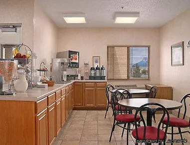 Super 8 By Wyndham Kokomo 