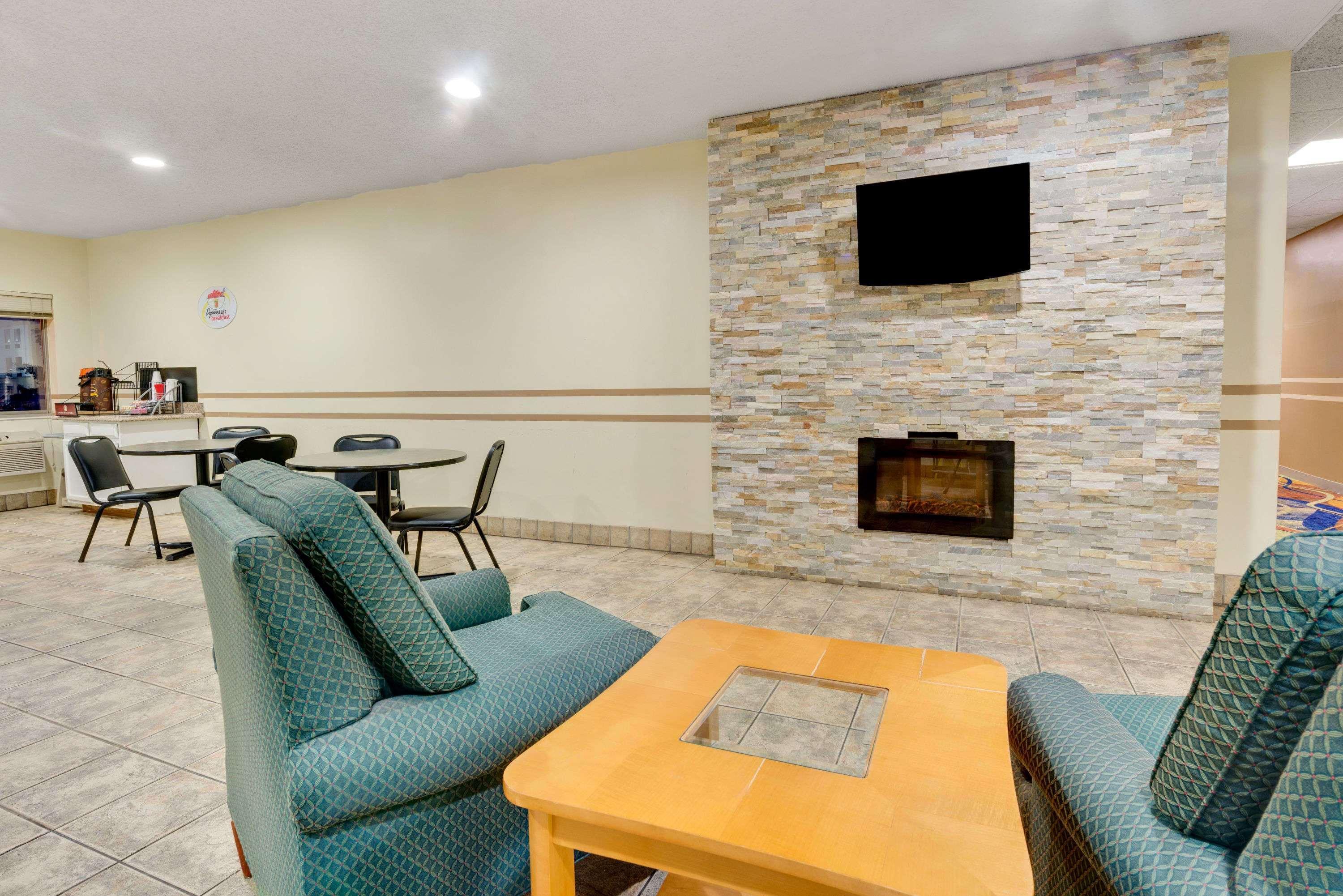 Super 8 By Wyndham Kokomo